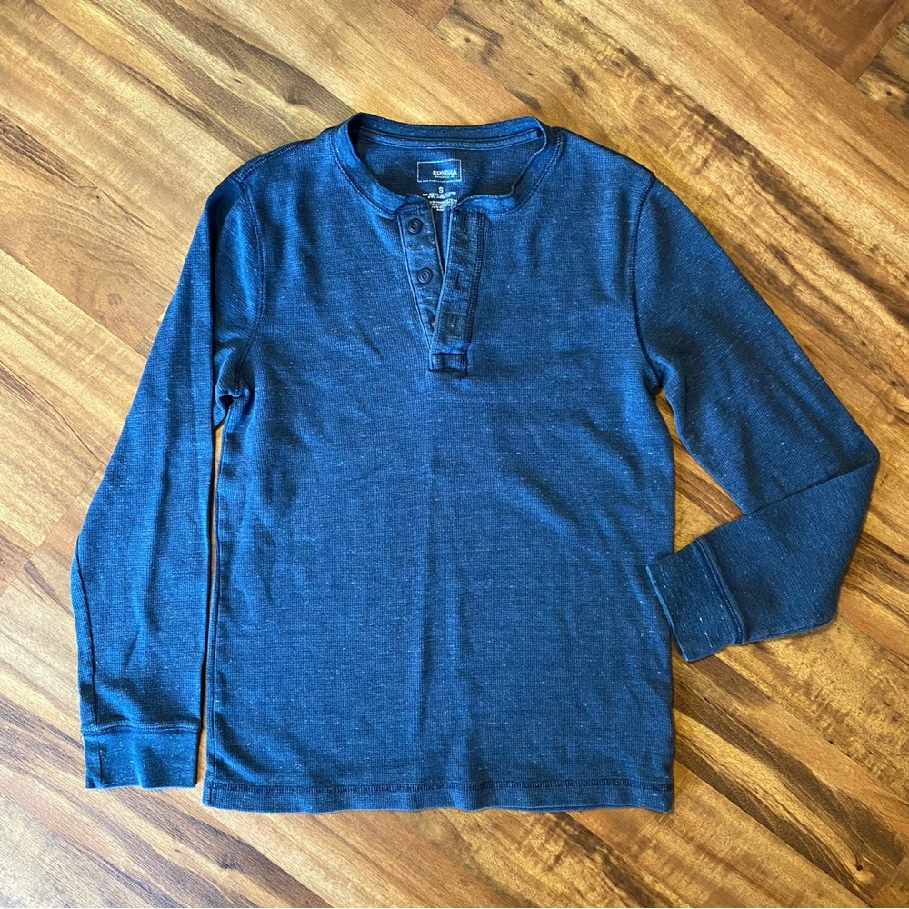 Men’s S blue waffle knit top